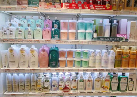 這屆年輕人，還在為買洗發水頭疼